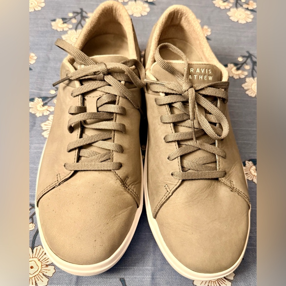 TravisMathew The Modern Cup Golf Shoes – Men’s Size 10 – Gray and White - EUC